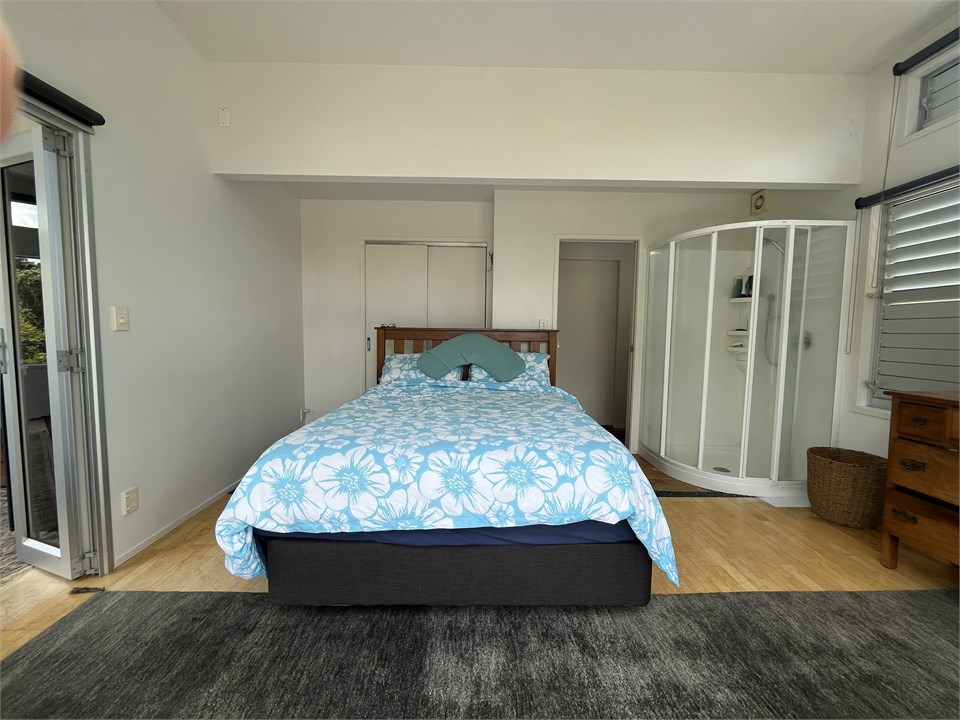 Main bedroom - ensuite