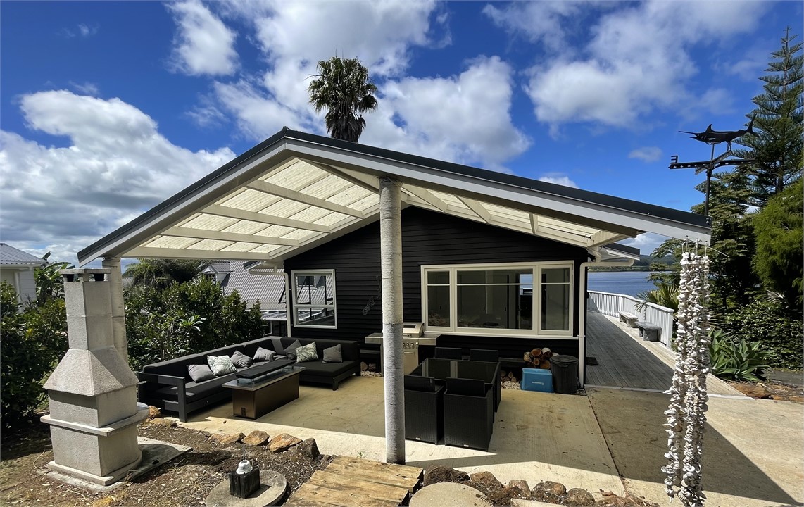 North facing covered outdoor lounge