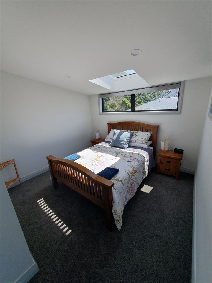 QUEEN BEDROOM UPSTAIRS