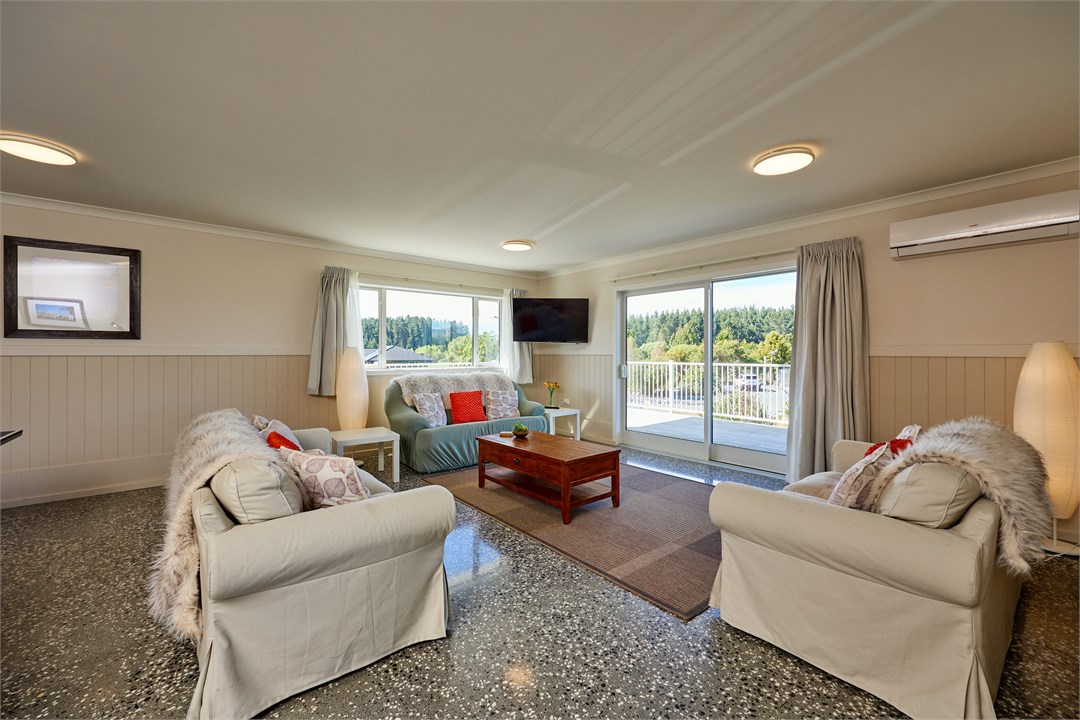 Lounge with heat pump,Table Tennis, Smart TV,Libra