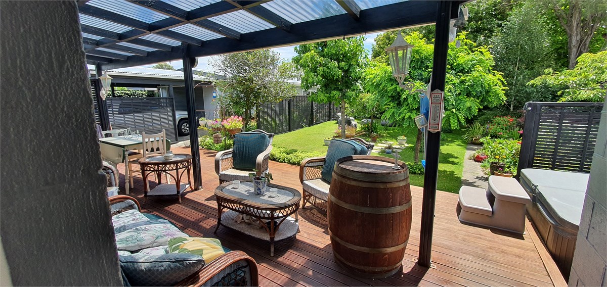 Back Deck on to the Garden