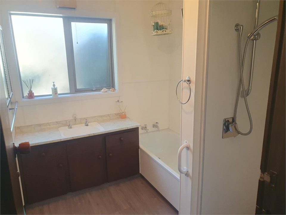 Main bathroom