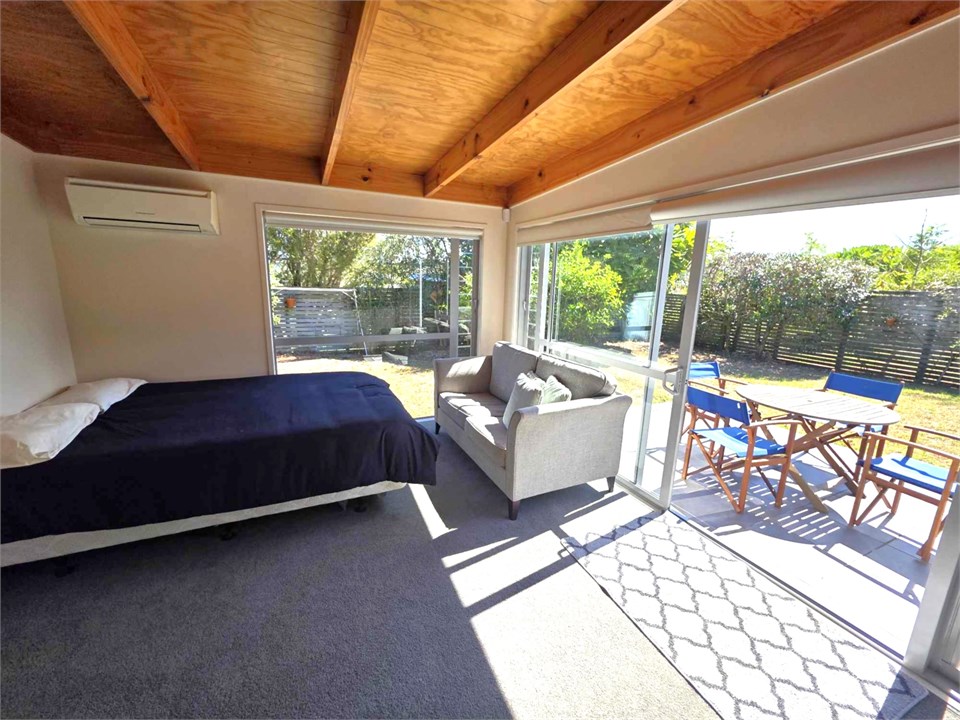 Downstair guest double bedroom