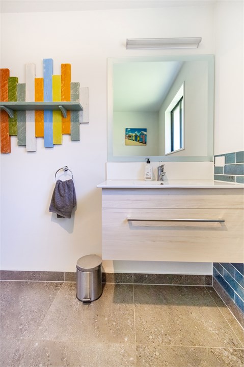 Spacious and modern main bathroom