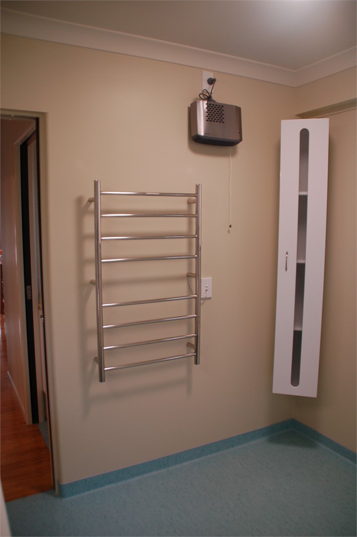 Spacious Bathroom incl. heater and towel rack