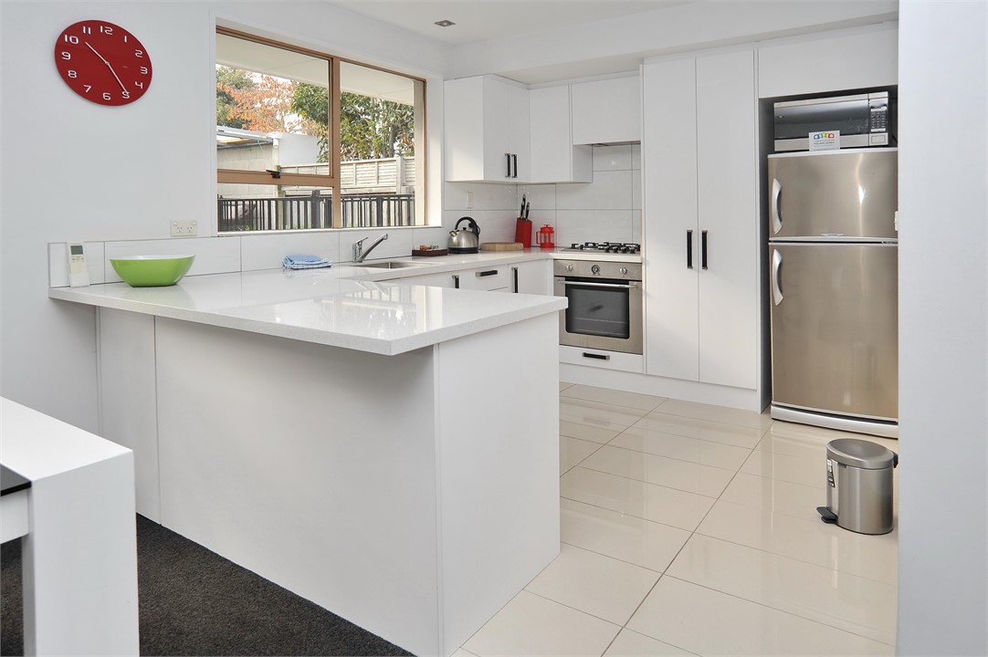 Kitchen area that is fully equipped