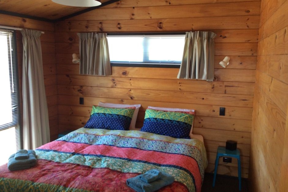 Bedroom 1: splitable superking bed