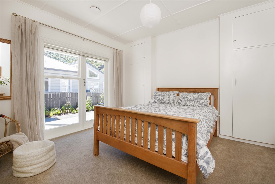 Bedroom 2 with Queen bed