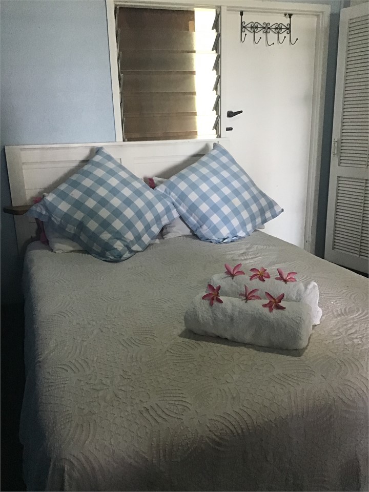 Second bedroom - queen size bed