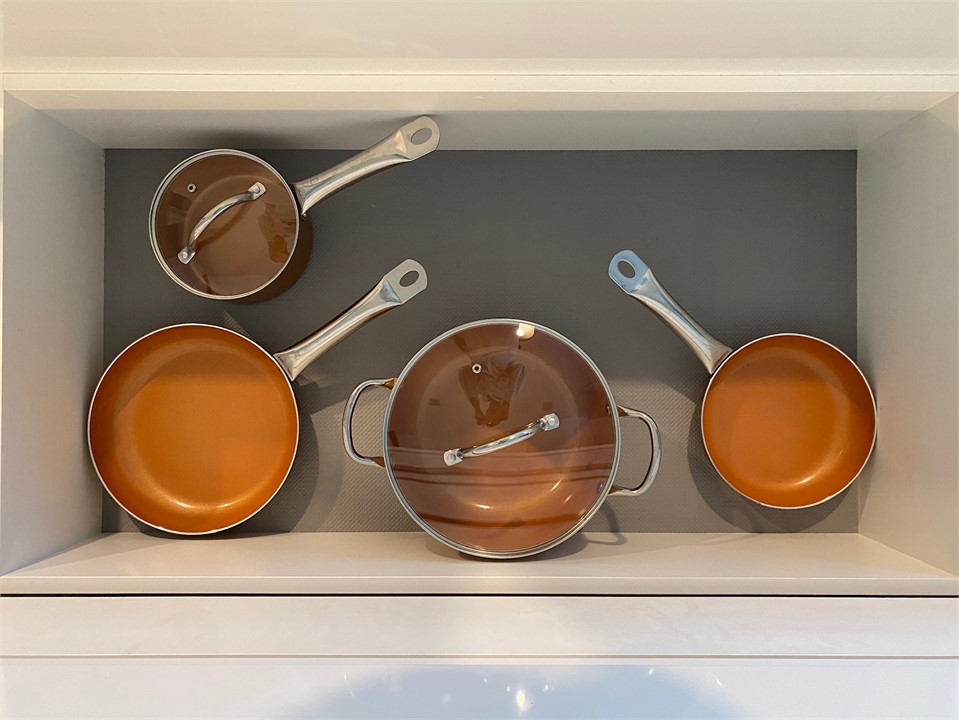 All kitchen accessories provided