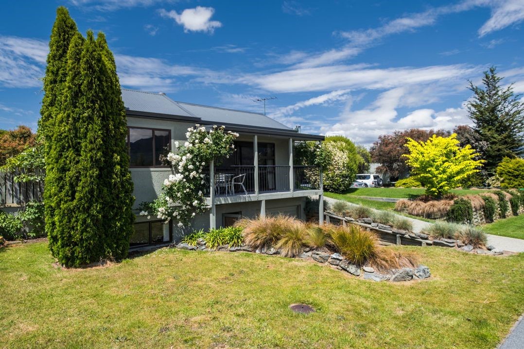 Lake and Mountain Views (Bachcare) Wanaka Bach for rent Holiday Houses