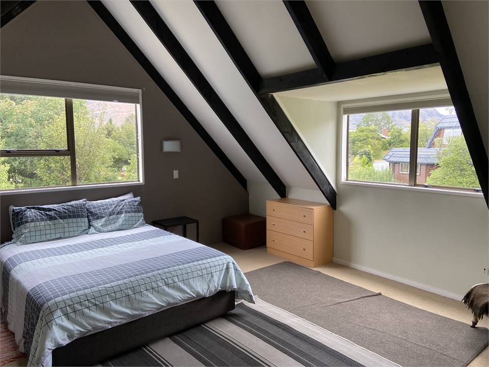 Upstairs bedroom.Queen bed with 2 singles beds.