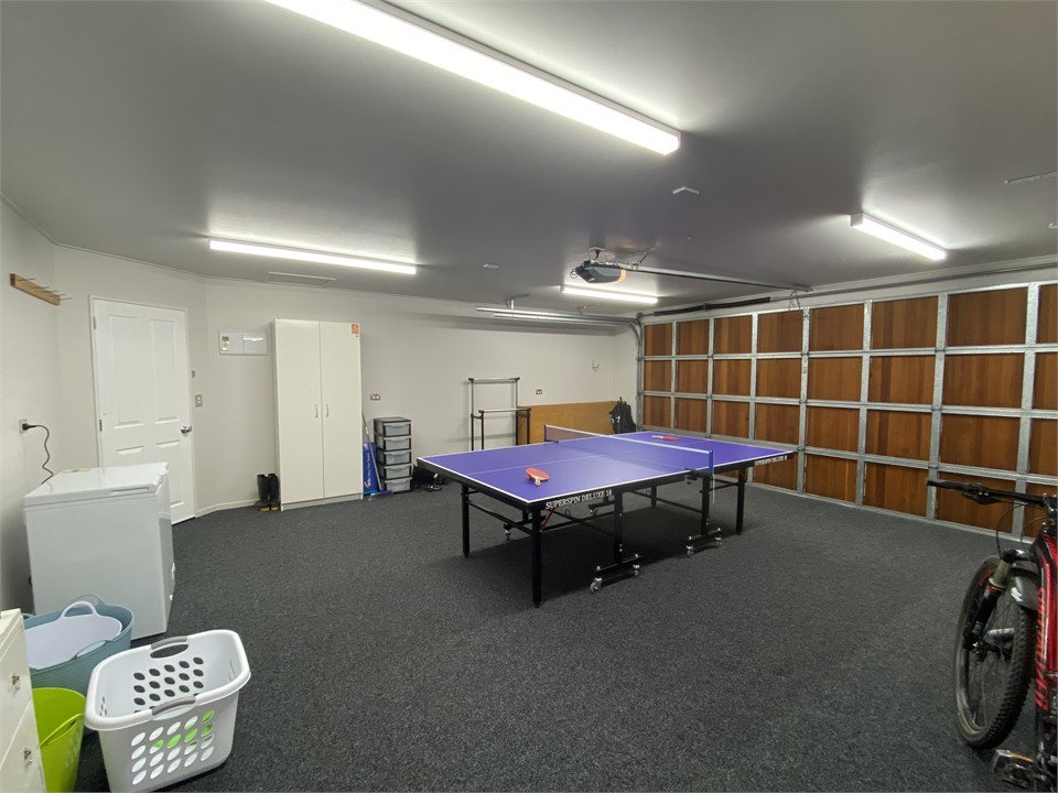 Table tennis table, washing machine & freezer in g