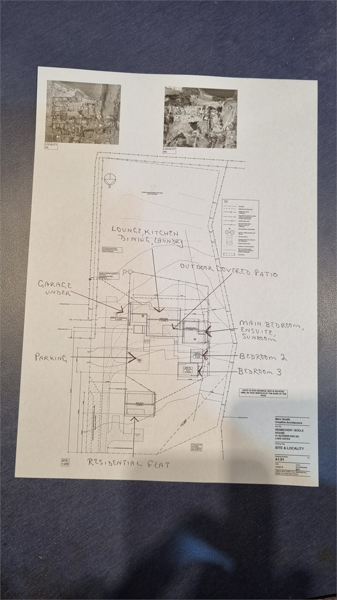 Site layout showing main house, bedrooms