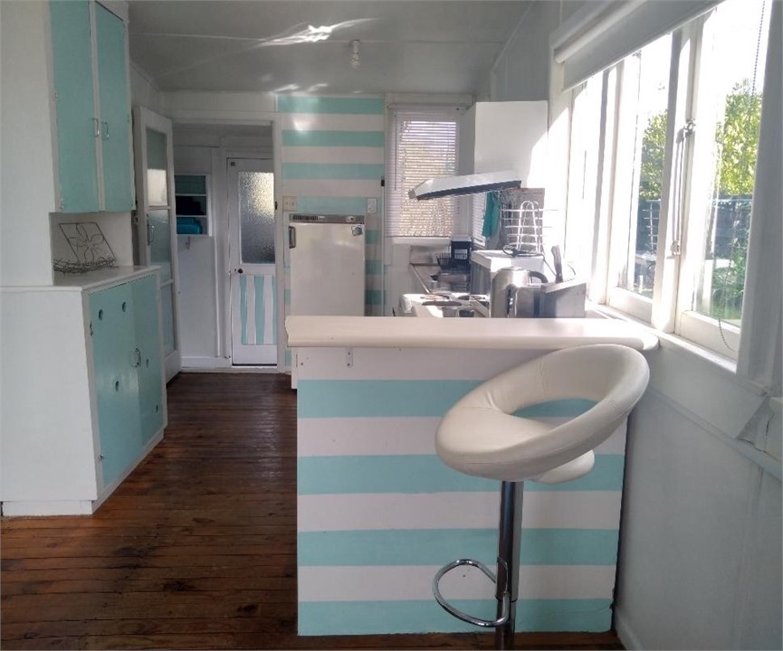 Fully equipped kitchen.