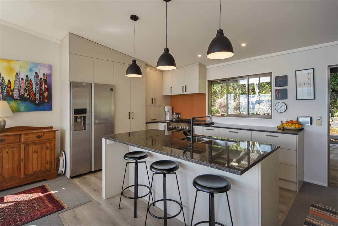 Fully-equipped kitchen