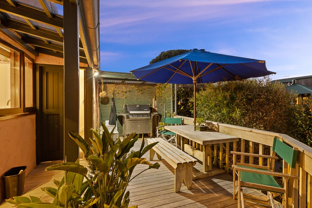 Upstairs deck table & chairs and barbecue area for