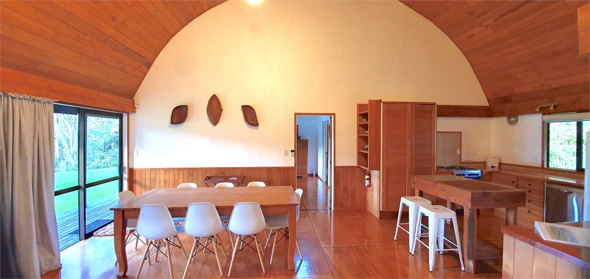 Spacious open plan dining and kitchen