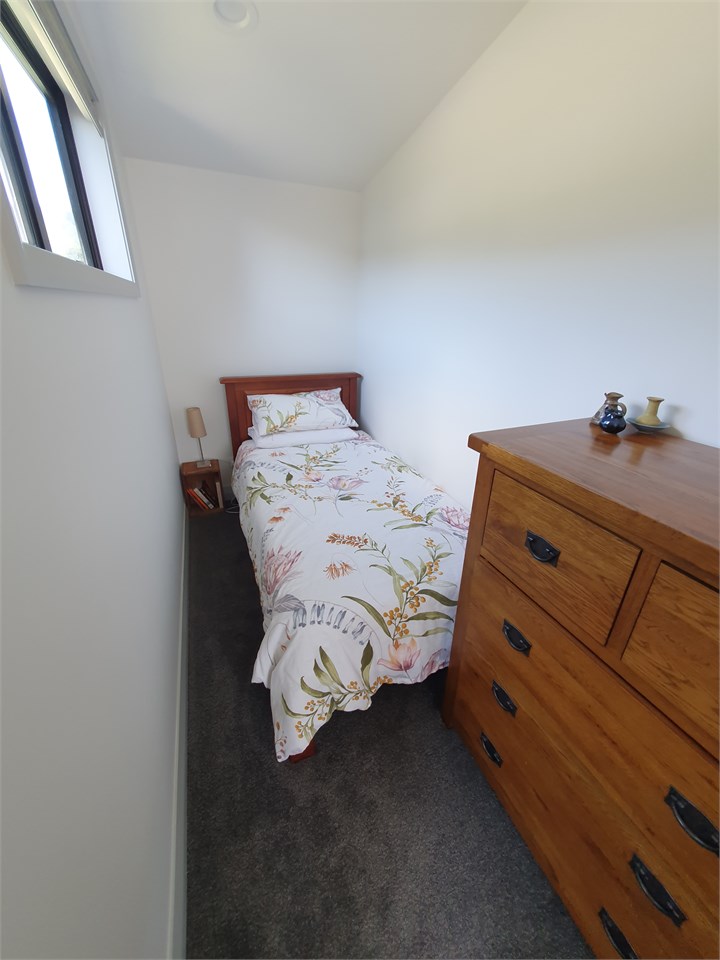 SINGLE ATTACHED TO QUEEN BEDROOM