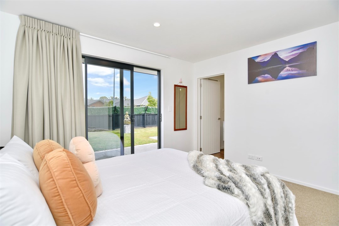 Bedroom 1 has a Queen bed