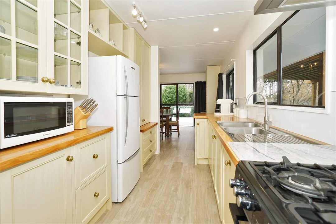 Fully equipped Kitchen area with a coffee machine