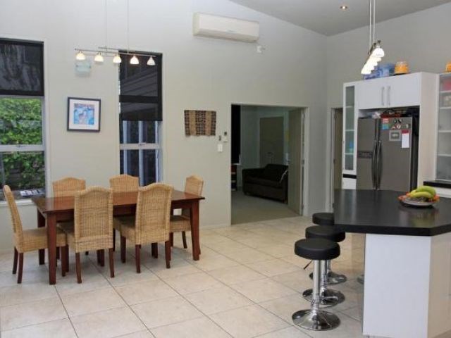 Dining - kitchen layout