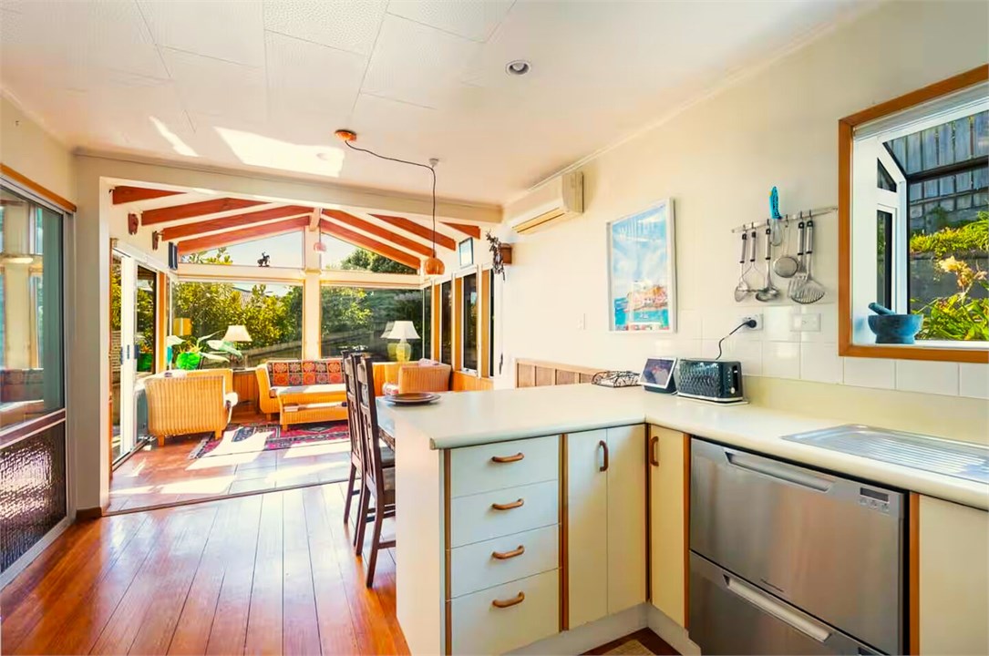 Kitchen, fully equipped, double dish-drawer, gas c