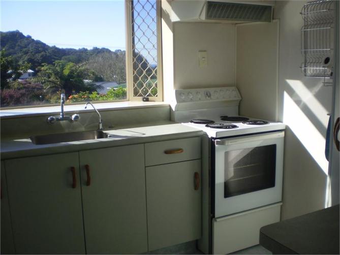 kitchen- sea and bush views