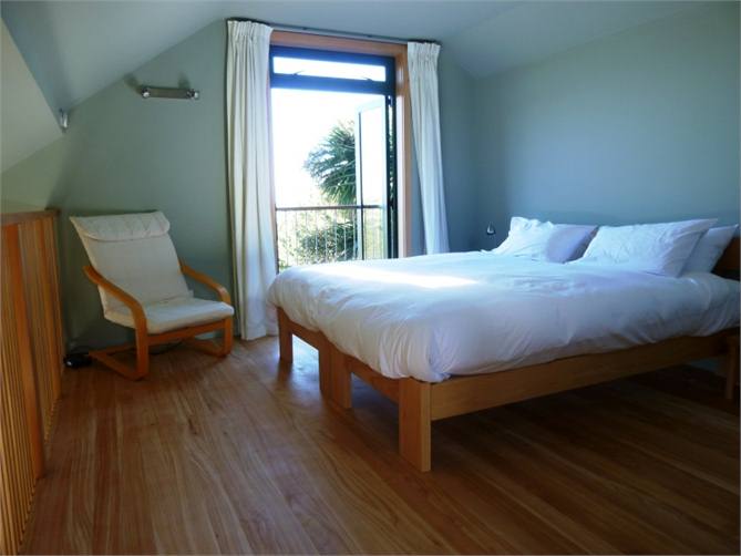 Bedroom - super king bed with luxury latex matress