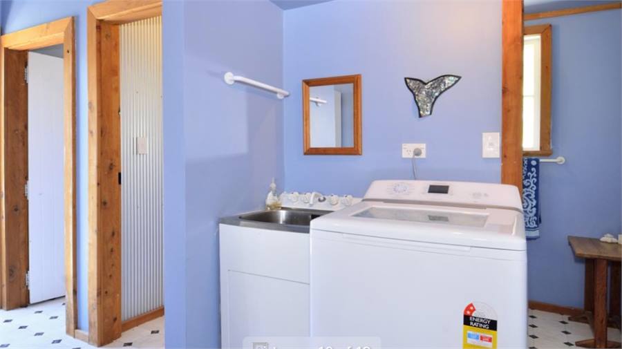 Upstairs toilet, shower, laundry