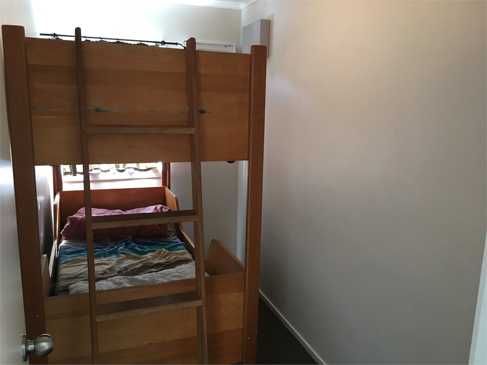 Bedroom 6 (bunk room)