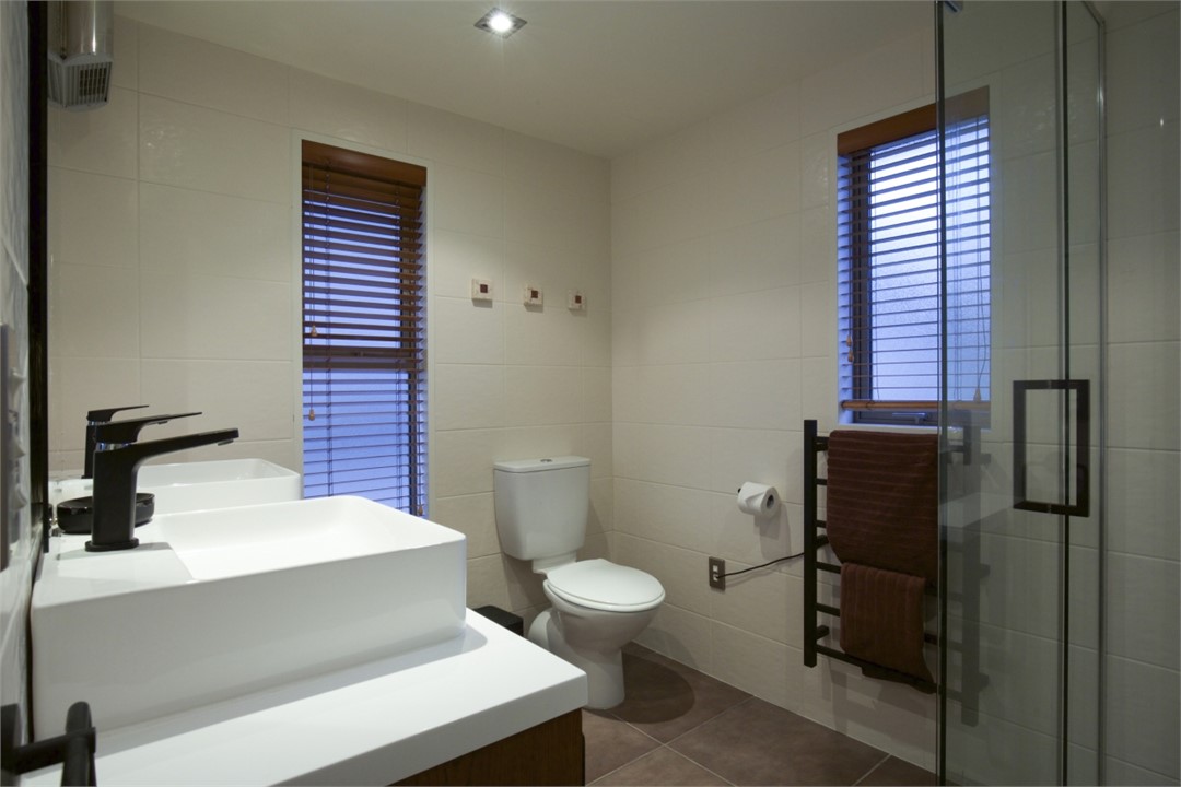 Upstairs master ensuite with double sinks