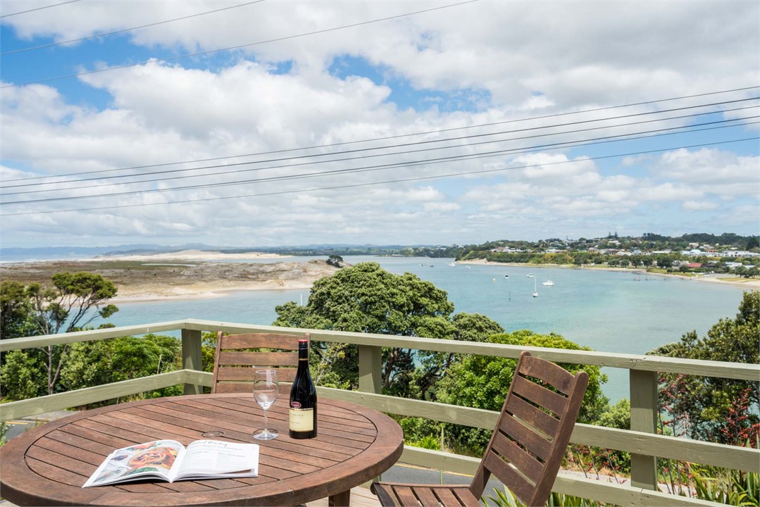 Wintle 93 (Bach Stay) Mangawhai Heads Bach for rent Holiday Houses