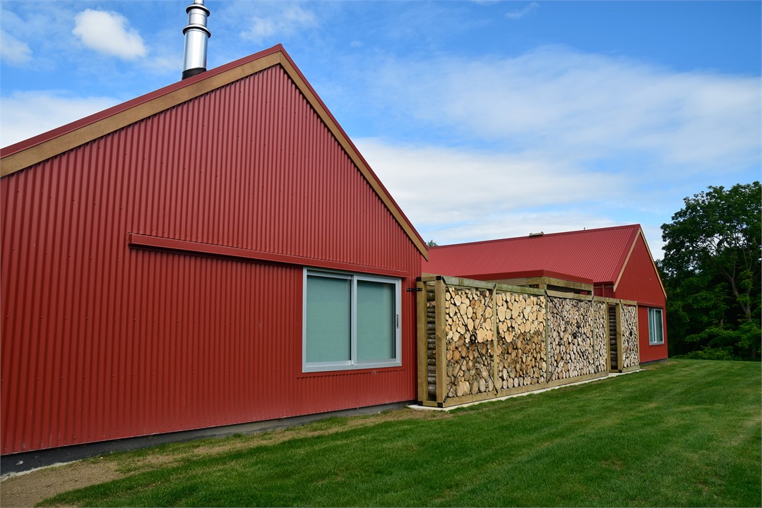 Enjoy privacy with all the ammenities in the build