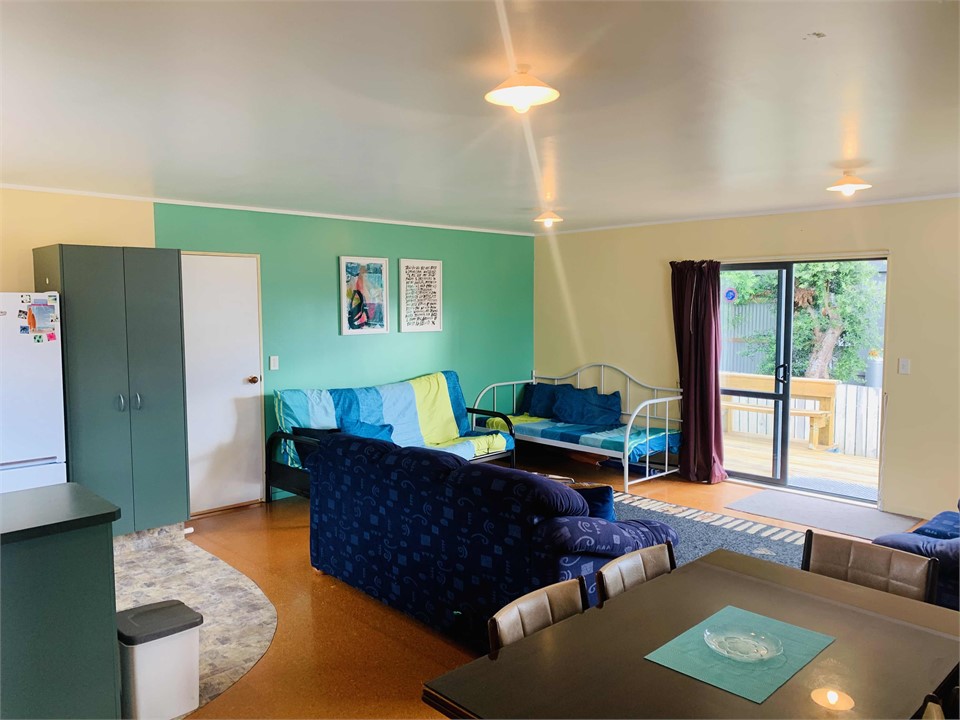 Barbara Ave Beach House - Relaxing lounge area