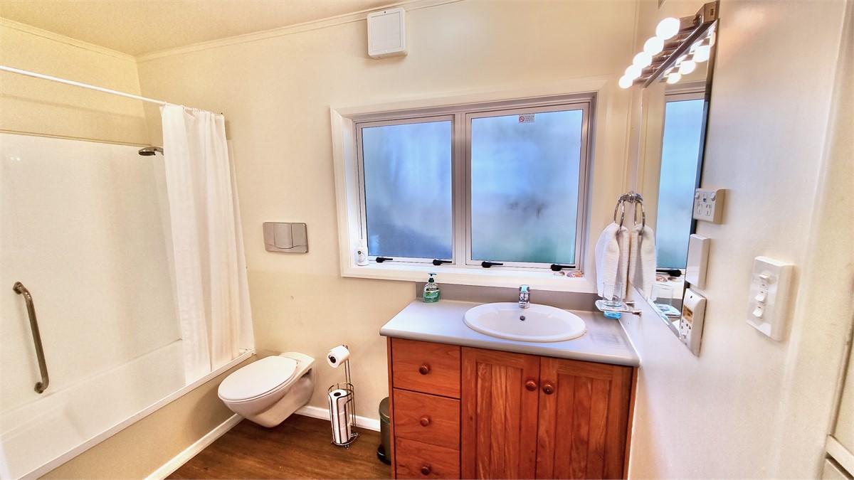Main bathroom with Shower over Bath,Toilet and Van