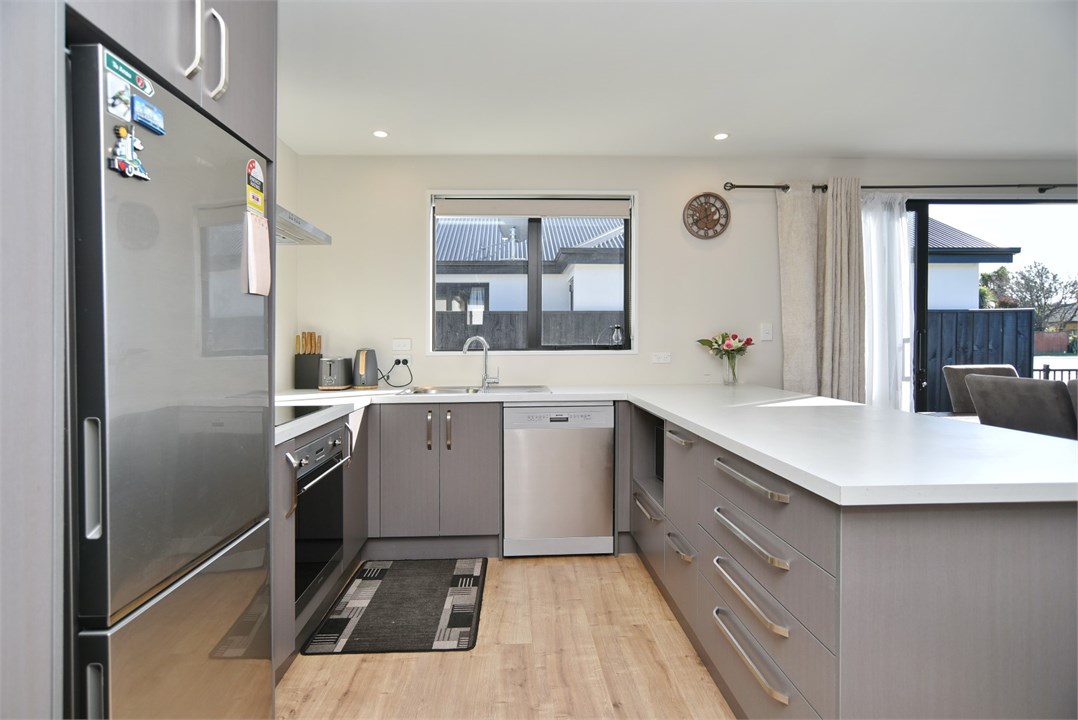 Fully equipped Kitchen area