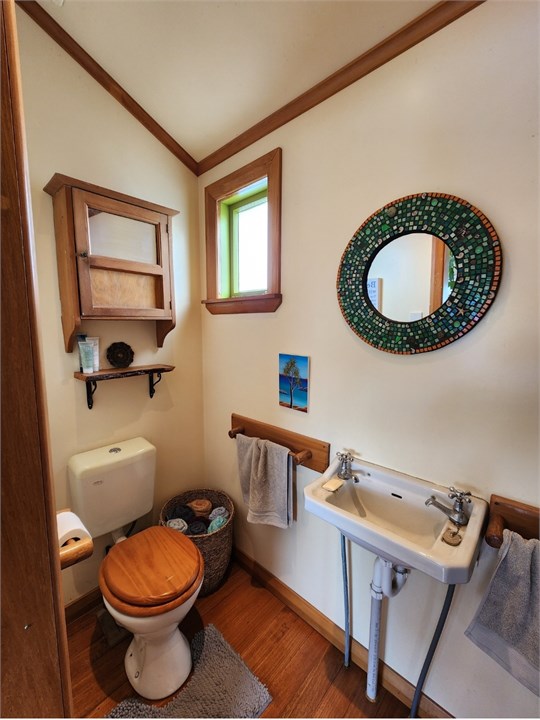 Ensuite with sofa bed