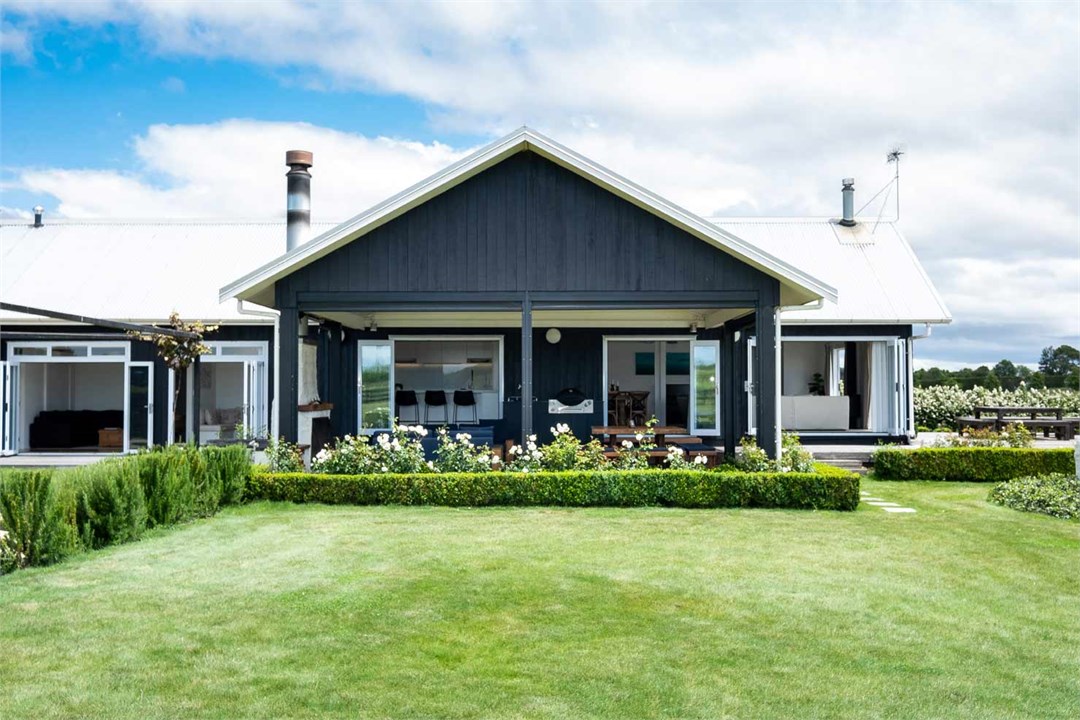 Lawn Road Retreat covered entertaining area