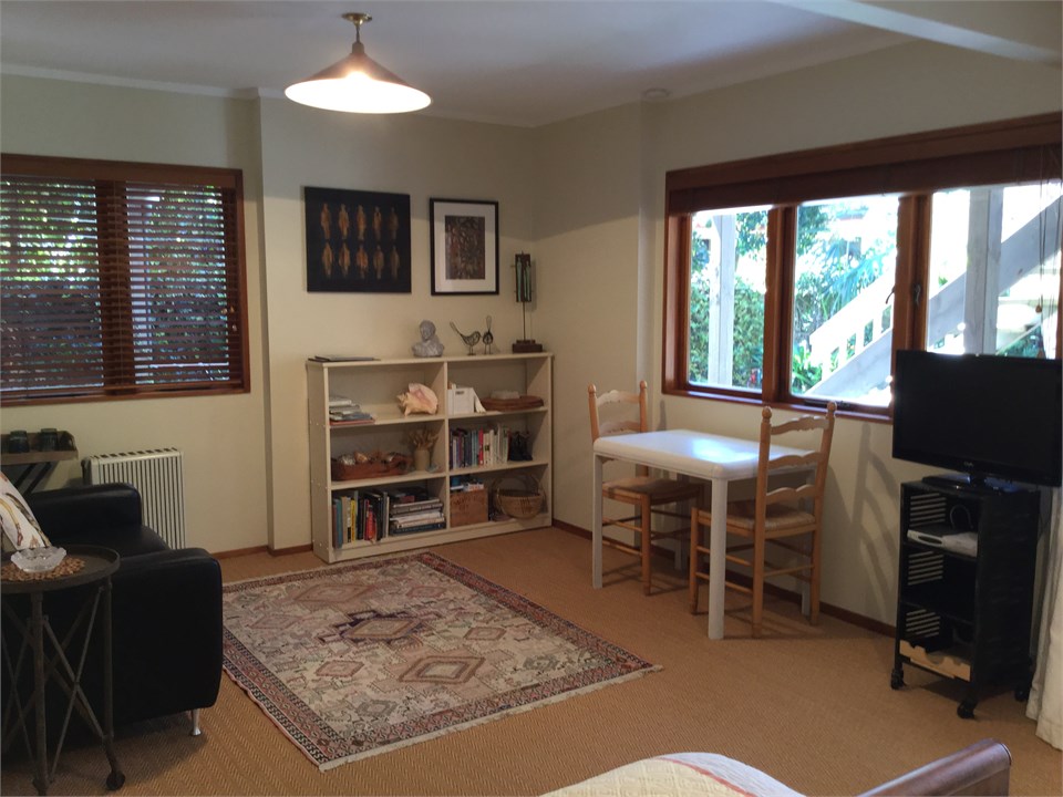 Lounge dining table.