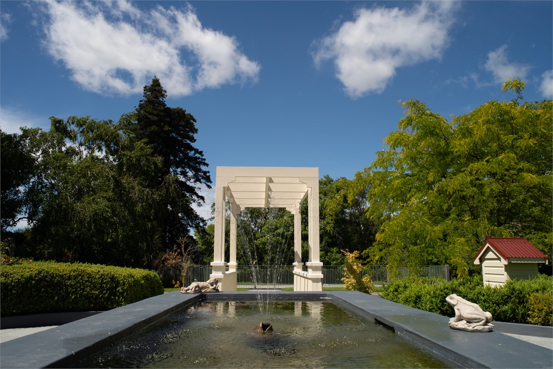 Homestead courtyard view to swimming pool