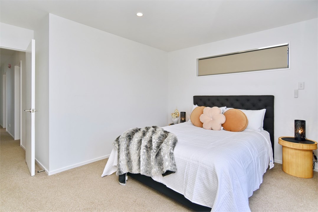 Bedroom 1 has a Queen bed