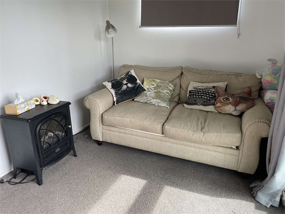 Sleepout with pullout couch