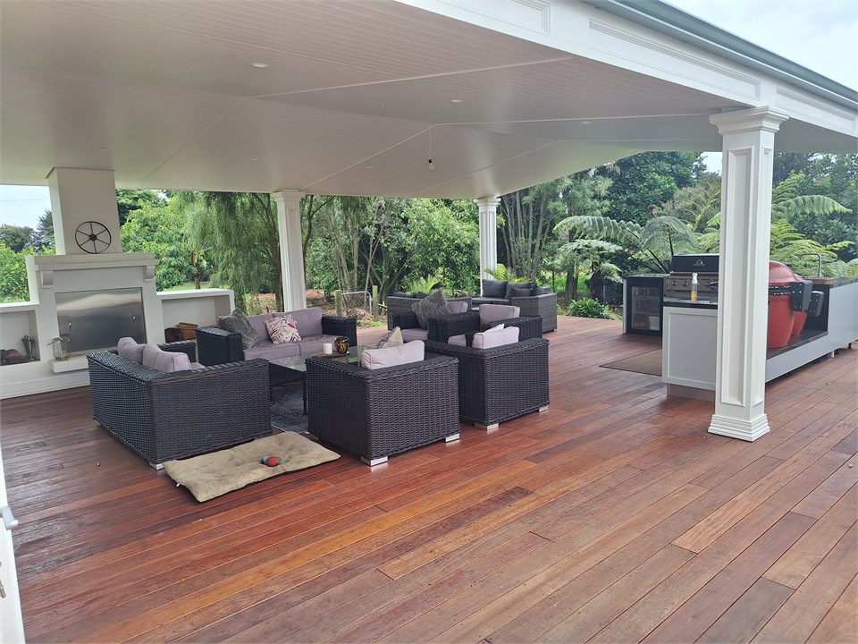 Alfresco Deck & OUtdoor Kitchen