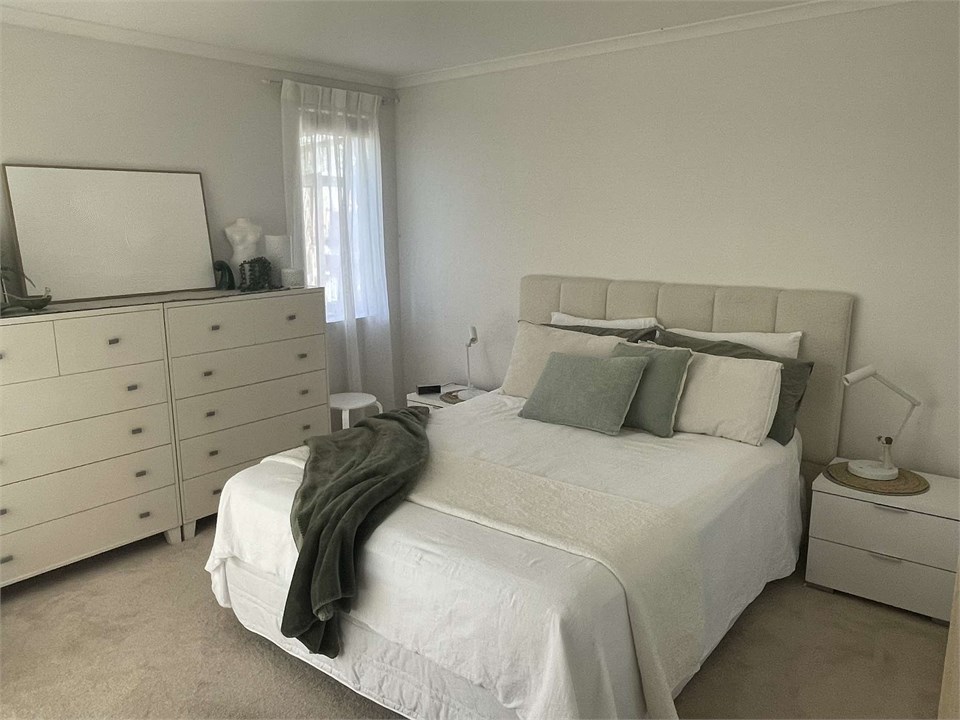 Master Bedroom (Sleepyhead King - Med-Firm)