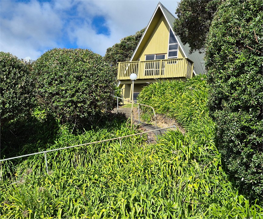 Access to the beach and boat shed