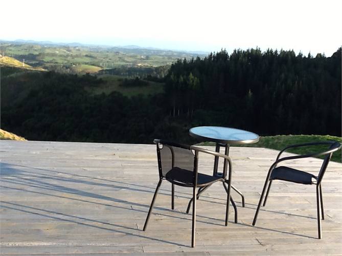 All day sun on the north-facing deck.