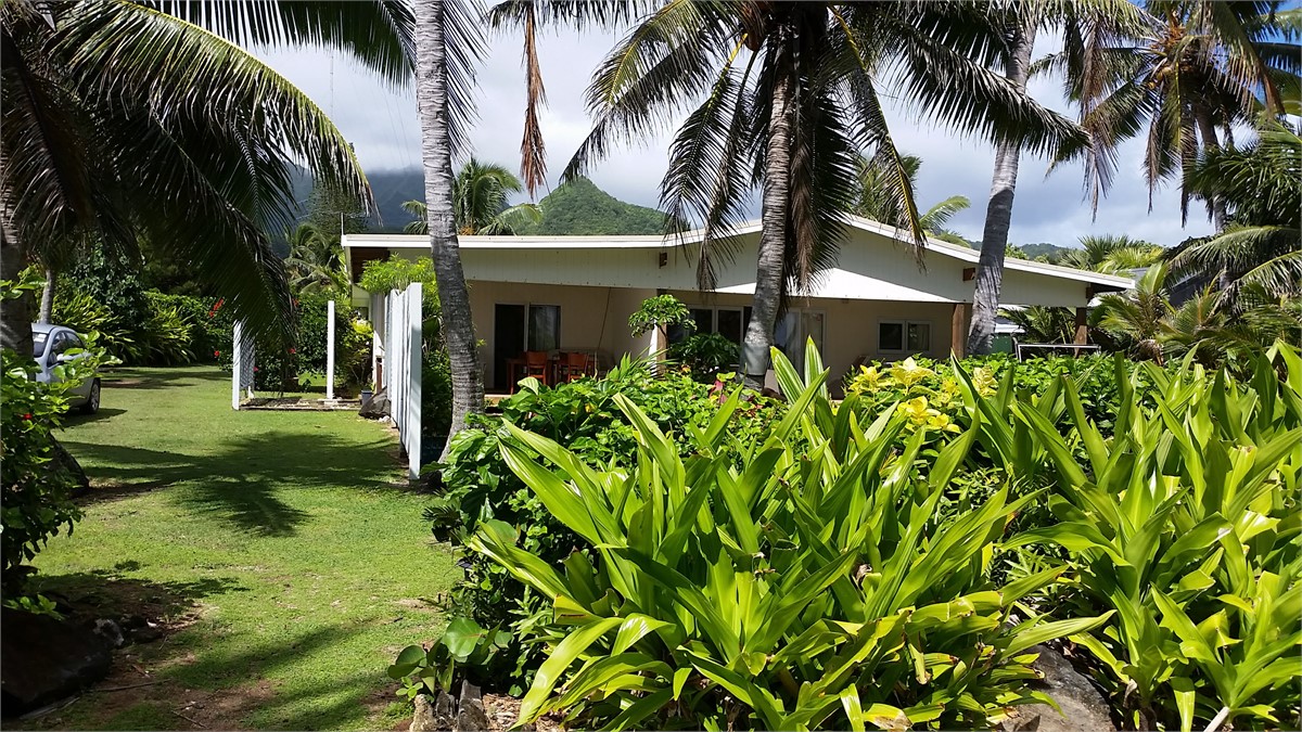 Reef View unit, driveway, and parking.