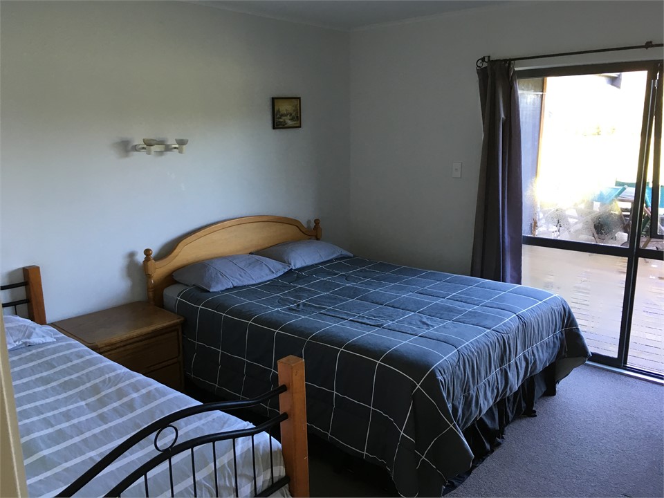 Bedroom 3 (the single bed is now gone - refer to l