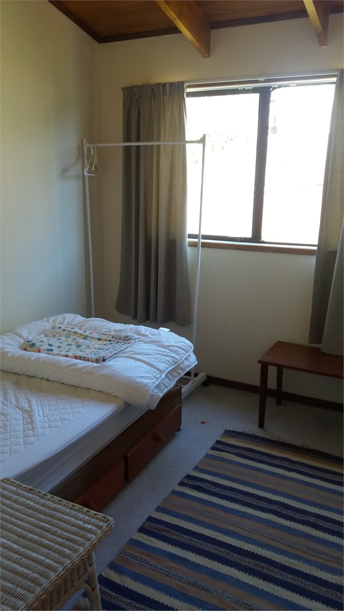 Small upstairs bedroom - single bed